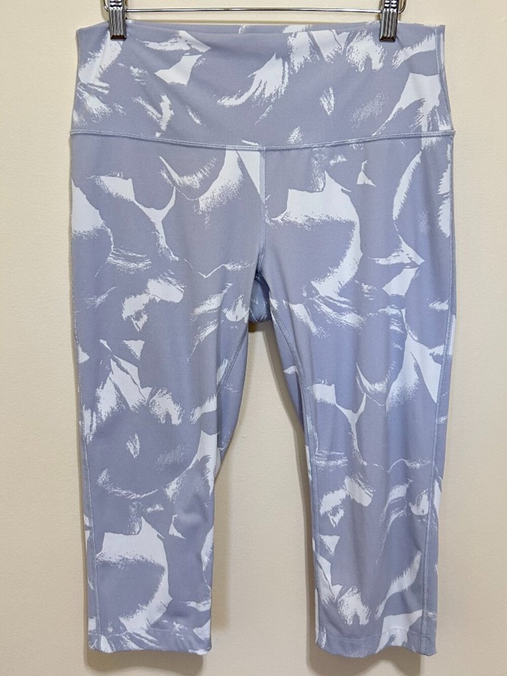 Lululemon Wunder Under High-Rise Capri Flower Pop White Silver Lilac Size 12